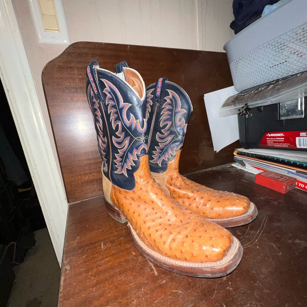 Tony lama USTRC 100% silk Tan Cowboy Boots great condition with rawhide heel
